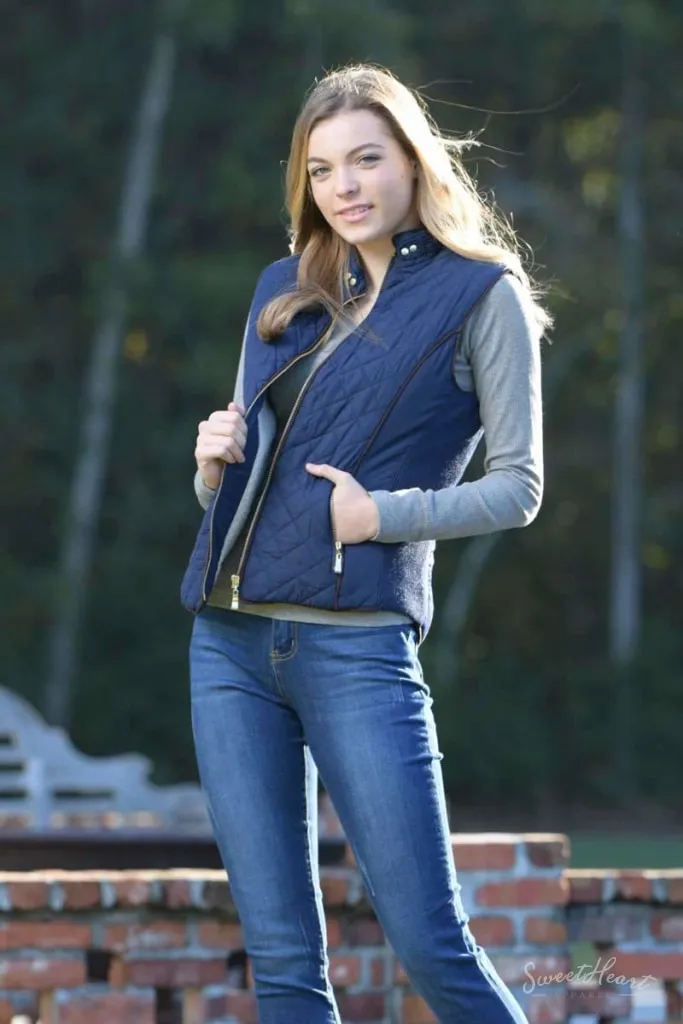 Hold Me Tight - Quilted Vest in Dark Navy